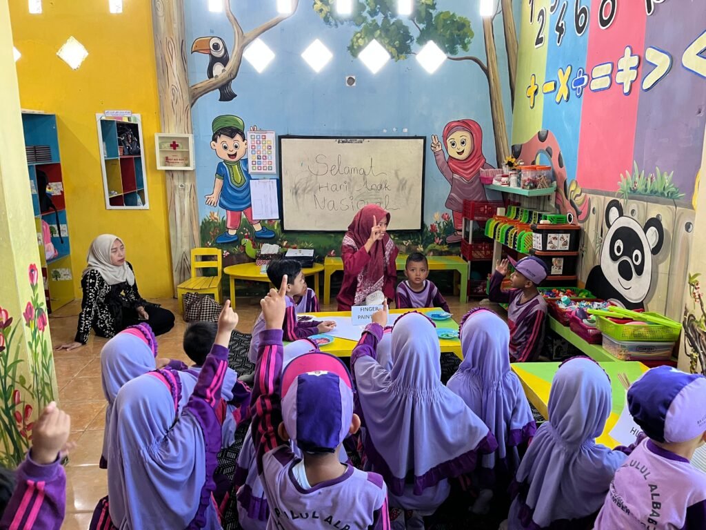 Belajar Santai, Berbagi Praktik Baik: Serunya Studi Visit KKRA-02 di RA Ulul Albab