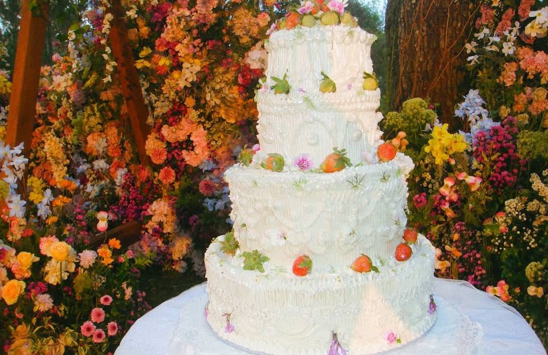 Viral! Konsep Enchanted Forest & Gaun Pink Coquette ala Nadin Amizah yang Bikin Pengen Nikah Cepat-Cepat