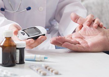 Pasien Diabetes & Lansia Wajib Tahu: Rahasia Aman Perawatan Saluran Akar