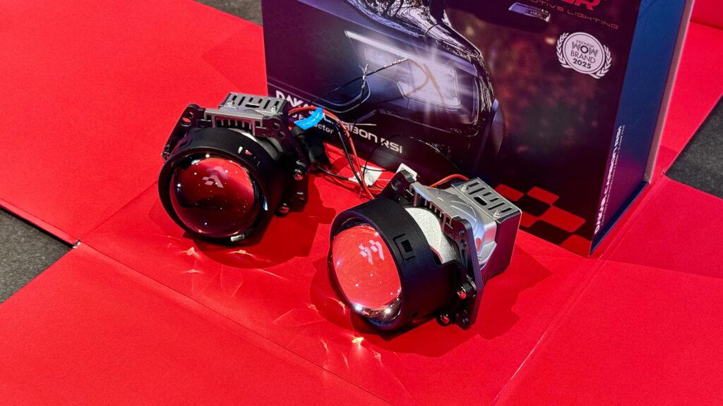 Headlamp Autovision Dakar Carbon RSi: Atur Warna & Cahaya Mobil Cuma Modal Smartphone!