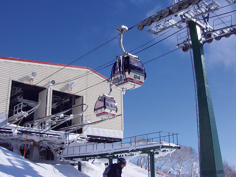 Liburan Musim Dingin Santai di Niseko: Dari Ski Powder Sampai Onsen & Susu Segar