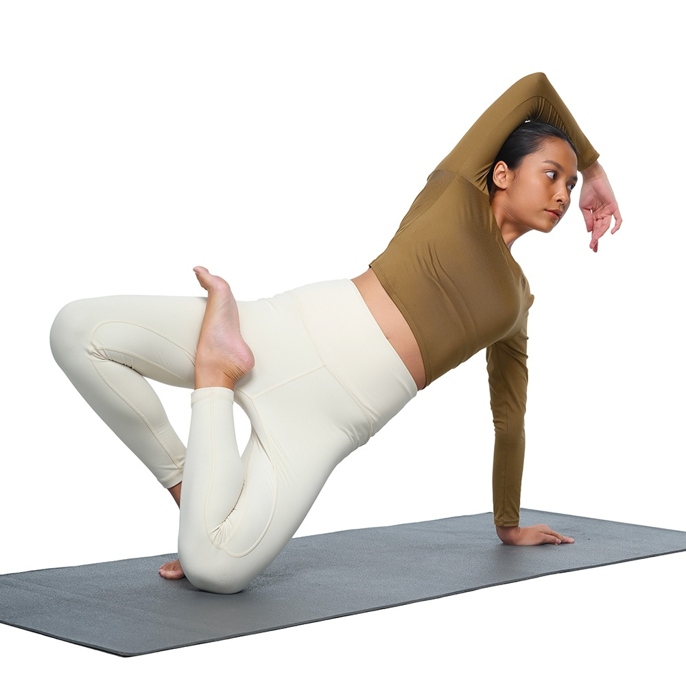 9 Outfit Yoga Wanita yang Bikin Gerak Leluasa dan Tetap Super Stylish