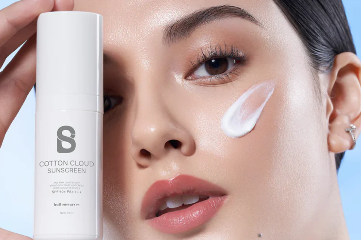 Masih Bingung Moisturizer atau Sunscreen Dulu? Ini Jawaban Paling Jelas Buat Kulit Sensitifmu