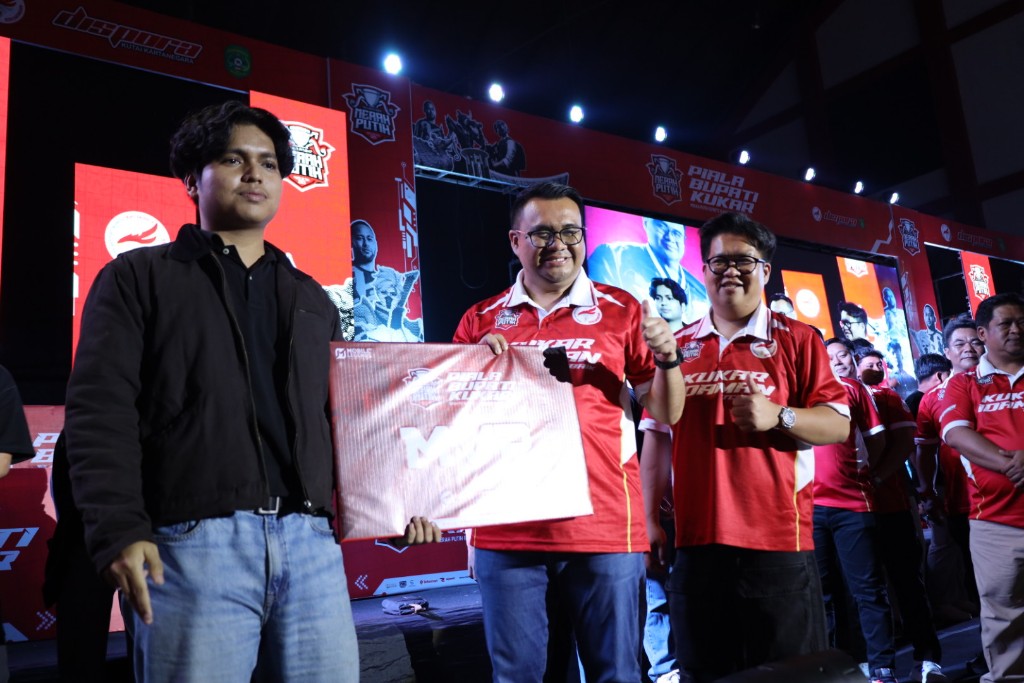 Liga E-Sport Kukar Memanas: Piala Bupati Berpindah Tangan, Bibit Pro Player Muda Muncul