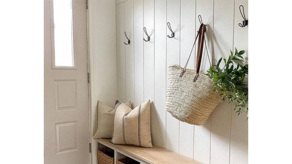 8 Trik Cerdas Bikin Foyer Rumah Minimalis Tambah Keren dan Super Fungsional
