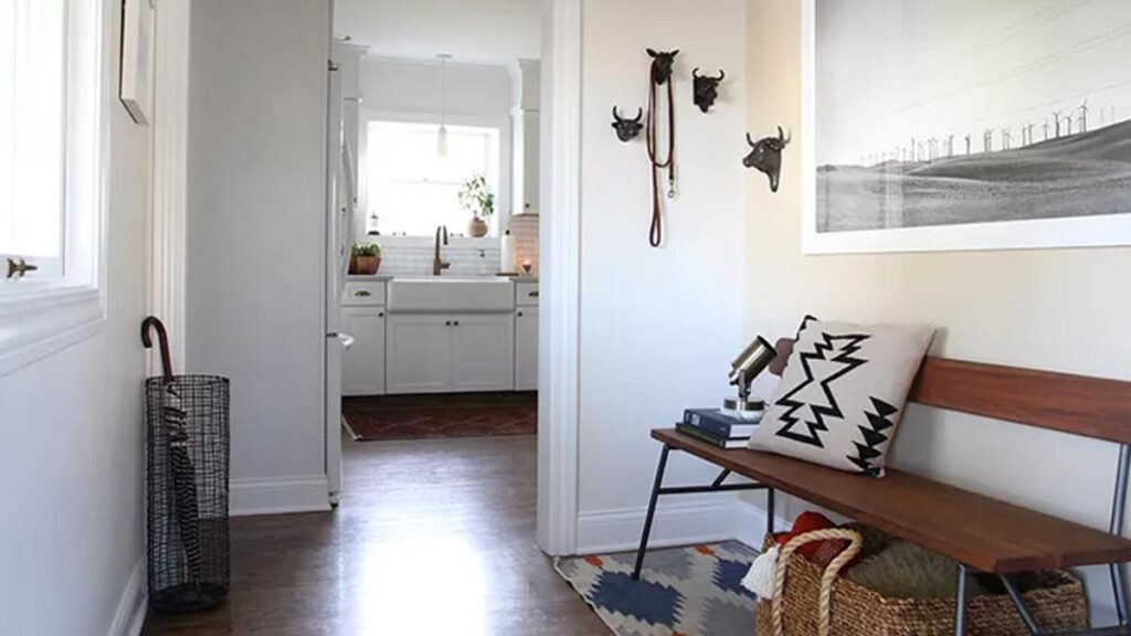 8 Trik Cerdas Bikin Foyer Rumah Minimalis Tambah Keren dan Super Fungsional