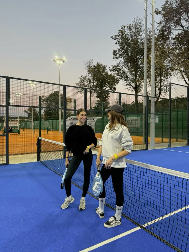 10 Ide Outfit Padel Super Kece Biar Makin Pede di Lapangan