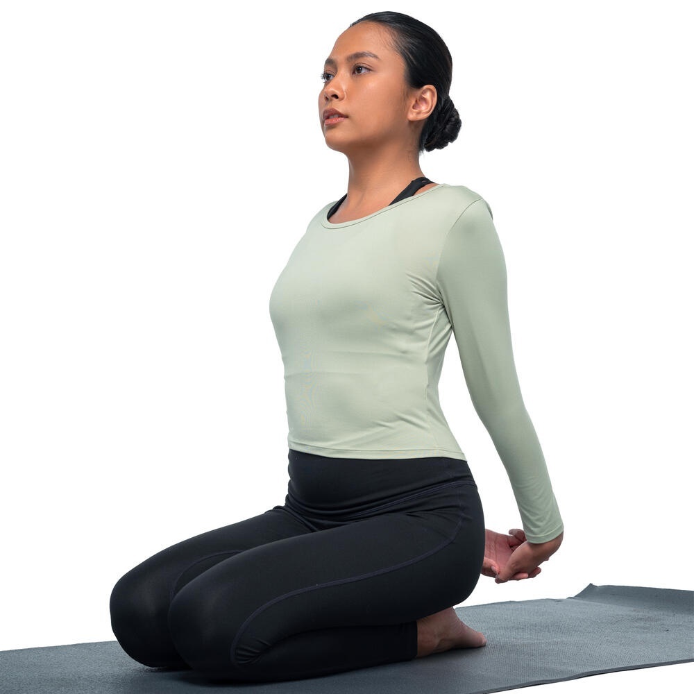9 Outfit Yoga Wanita yang Bikin Gerak Leluasa dan Tetap Super Stylish