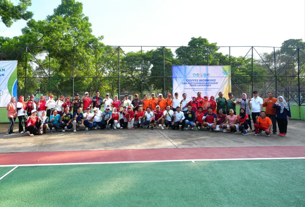 Tenis Eksibisi di Unila: Lapangan Panas, Silaturahmi Makin Keras!