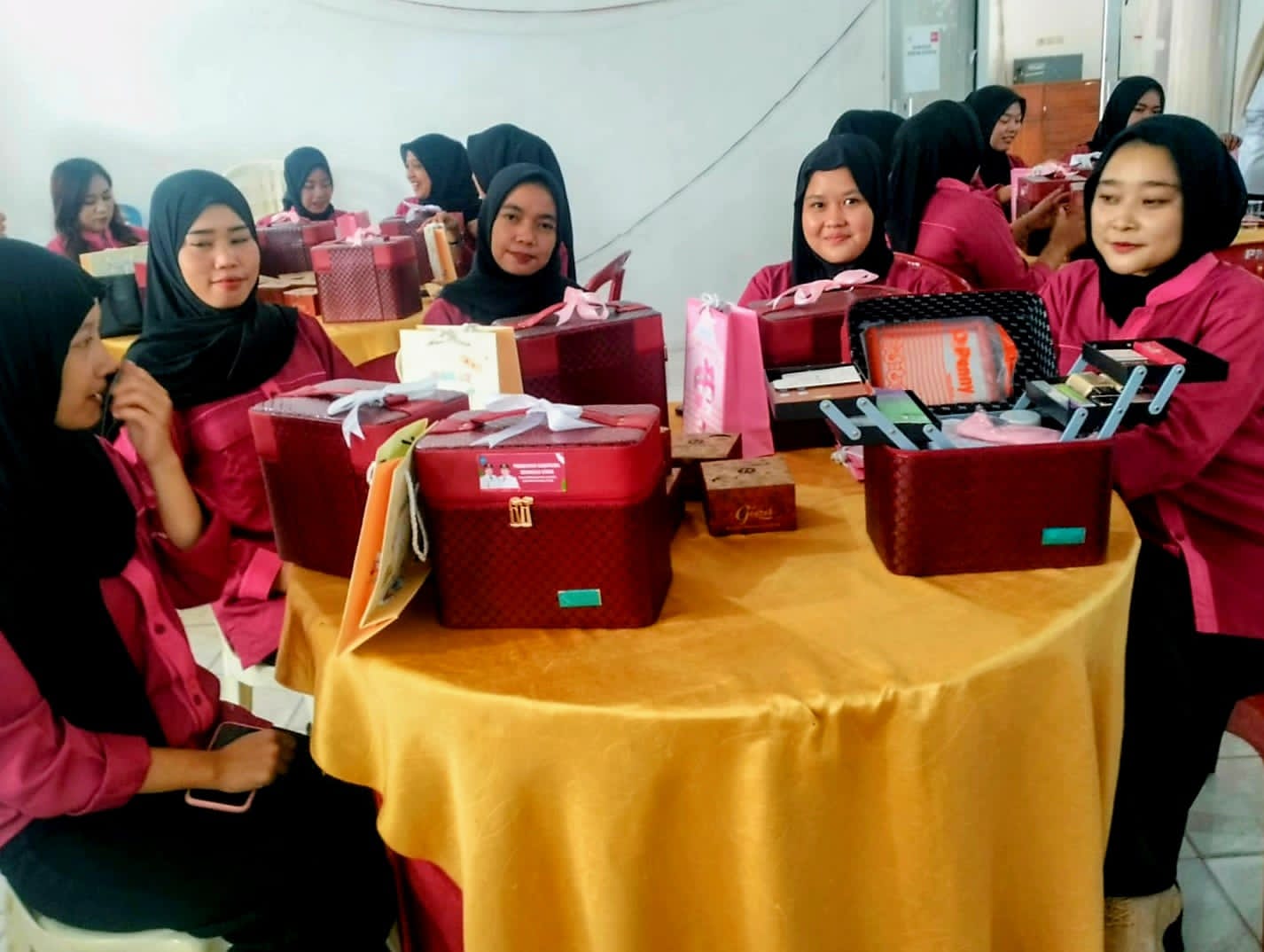 Gratis Belajar Make Up, Pulang Bawa Skill dan Satu Set Peralatan? Ini Dia Rahasianya!