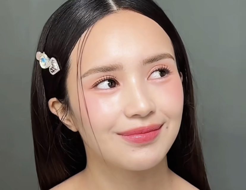 Rahasia Makeup Valentine ala Korea: Glowing Natural Kayak Beby Tsabina!