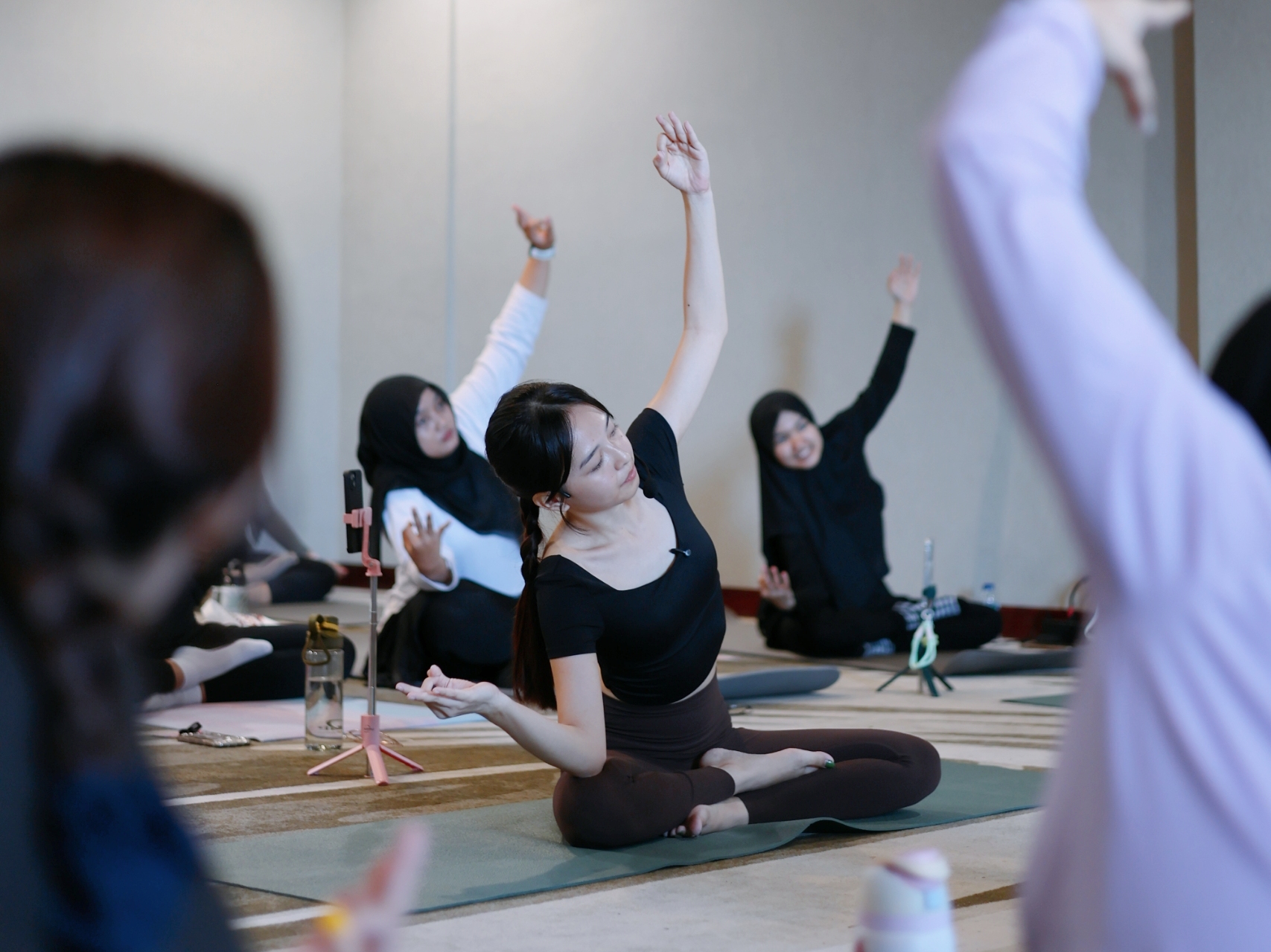 Bunga Yoga di Bogor: 7 Menit Kriya yang Mengubah Cara Saya Memandang Duka