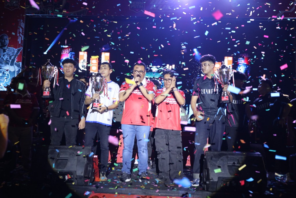 Liga E-Sport Kukar Memanas: Piala Bupati Berpindah Tangan, Bibit Pro Player Muda Muncul