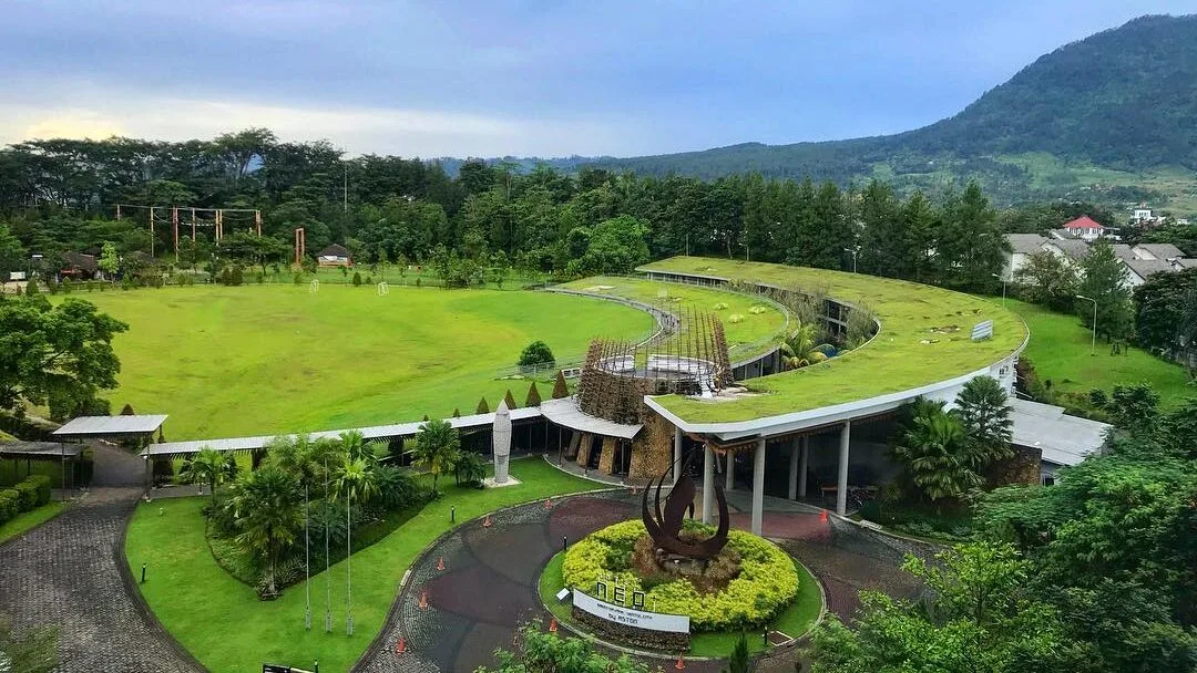 14 Destinasi Hits di Sentul: Dari Gunung, Curug, Sampai Tempat Kuliner Family Friendly!