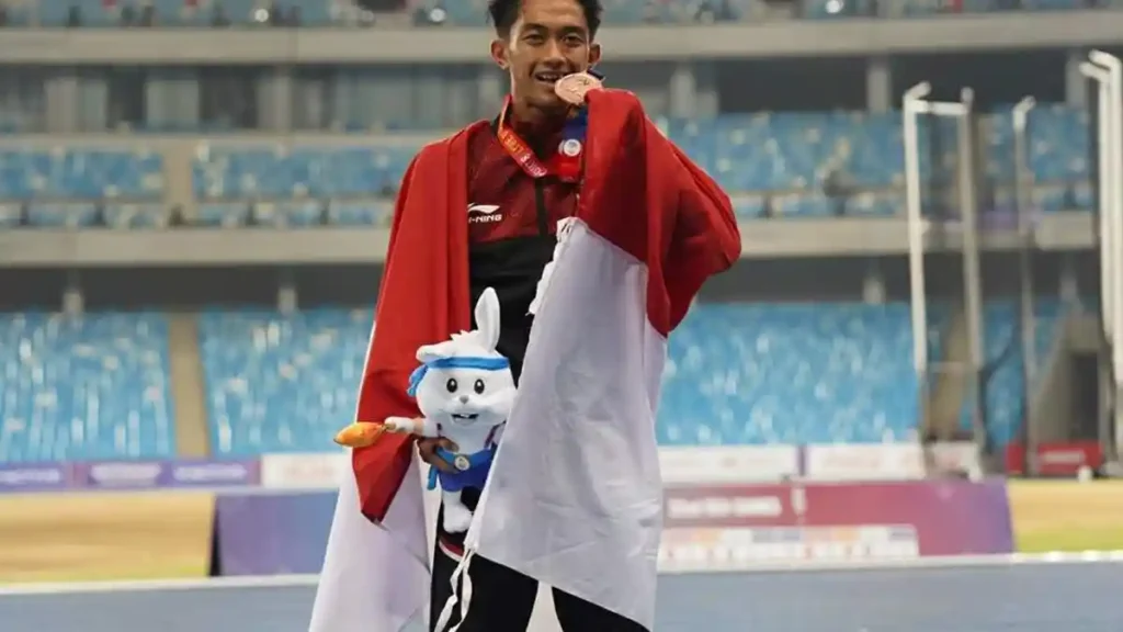 Dari Rekor Lari ke Pembawa Panji: Kisah Robi Syianturi Menuju SEA Games 2025