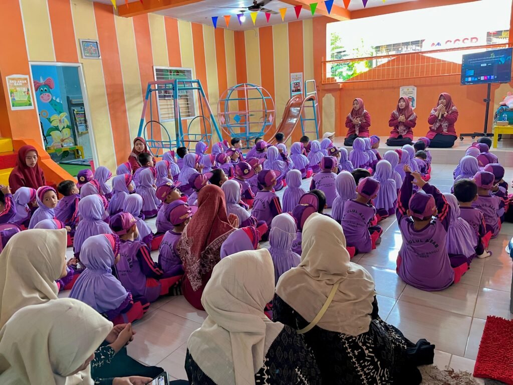 Belajar Santai, Berbagi Praktik Baik: Serunya Studi Visit KKRA-02 di RA Ulul Albab
