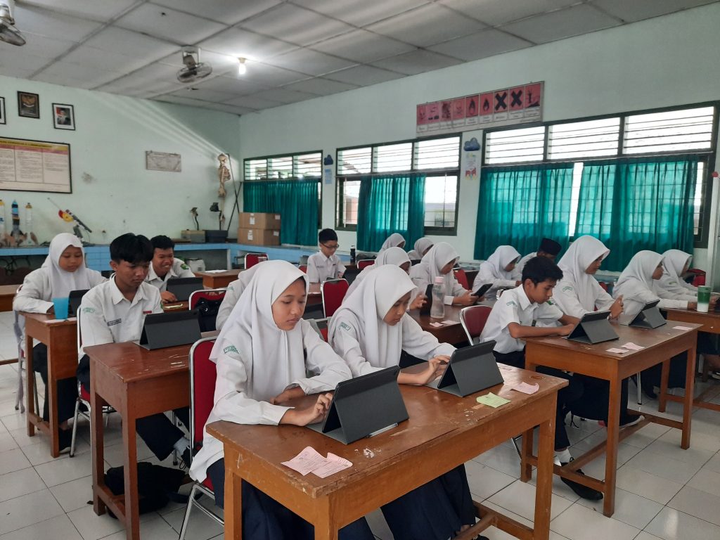 ASAS Digital dengan Tablet di MTsN 4 Sleman: Bukan Sekadar Ujian Biasa!