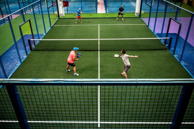 Padel vs Tenis: Olahraga Raket Baru yang Lagi Naik Daun di Kota-Kota Indonesia