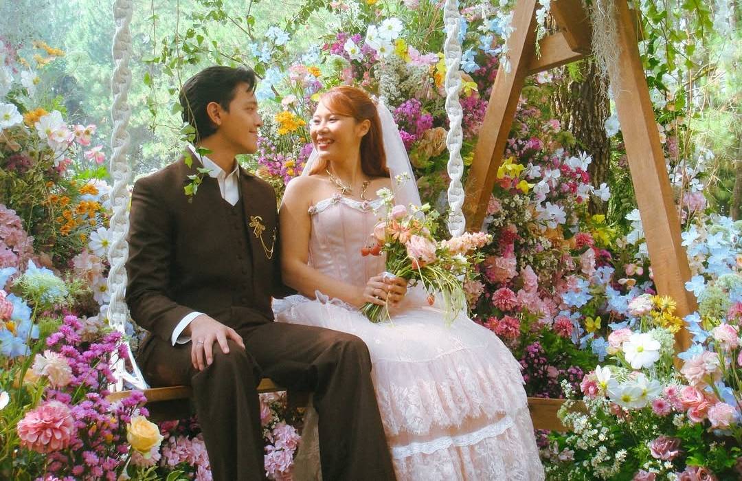 Viral! Konsep Enchanted Forest & Gaun Pink Coquette ala Nadin Amizah yang Bikin Pengen Nikah Cepat-Cepat