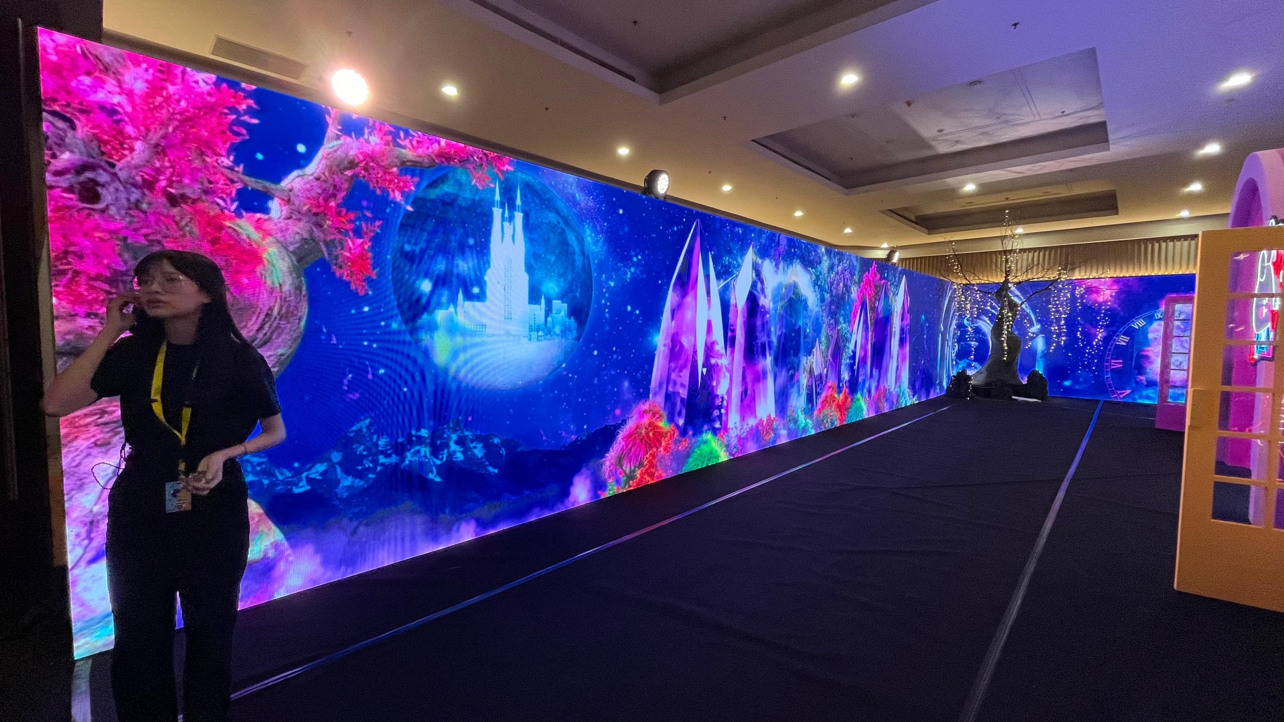 Bikin Event Makin Spektakuler: Rahasia Rental Videotron Super Fleksibel di Surabaya