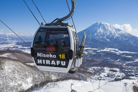 Liburan Musim Dingin Santai di Niseko: Dari Ski Powder Sampai Onsen & Susu Segar
