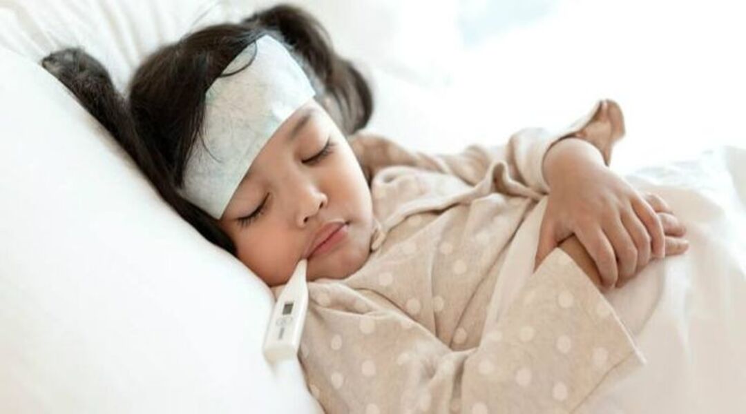 Kulit Bayi Tetap Lembut di Musim Pancaroba: Panduan Anti Ruam untuk Parents