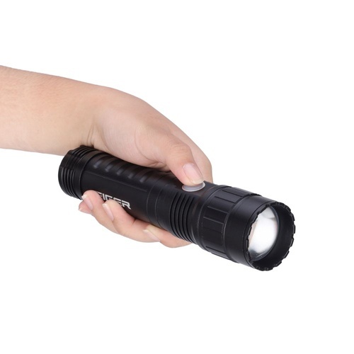Hybrid Torch adalah salah satu senter terbaik untuk naik gunung dari EIGER