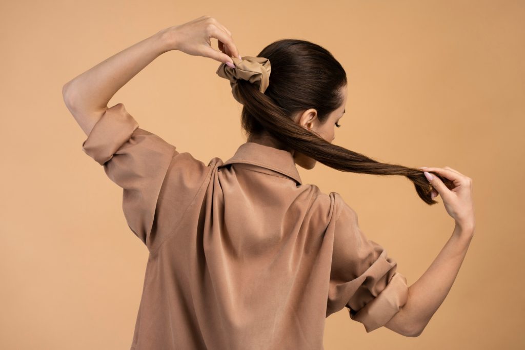 10 Ide Gaya Ikat Rambut Simple Biar Makin Rapi, Manis, dan Modern Tanpa Ribet