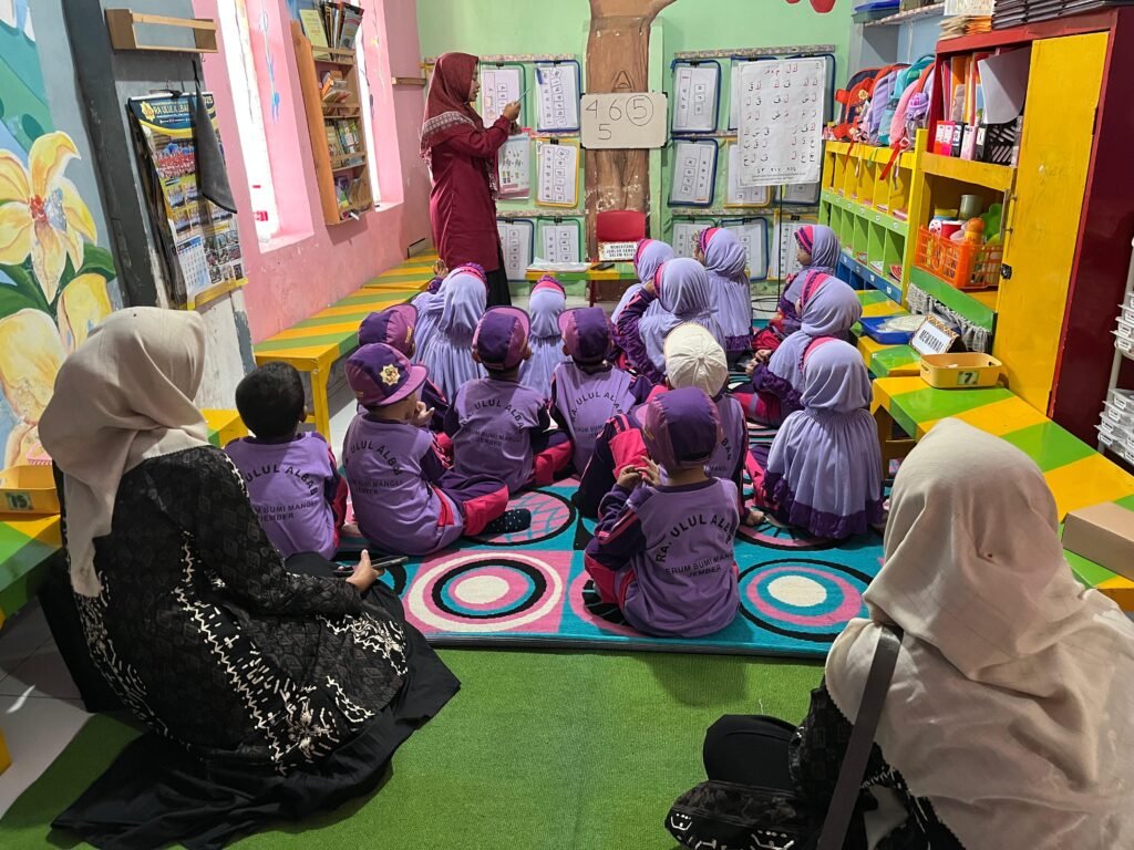 Belajar Santai, Berbagi Praktik Baik: Serunya Studi Visit KKRA-02 di RA Ulul Albab