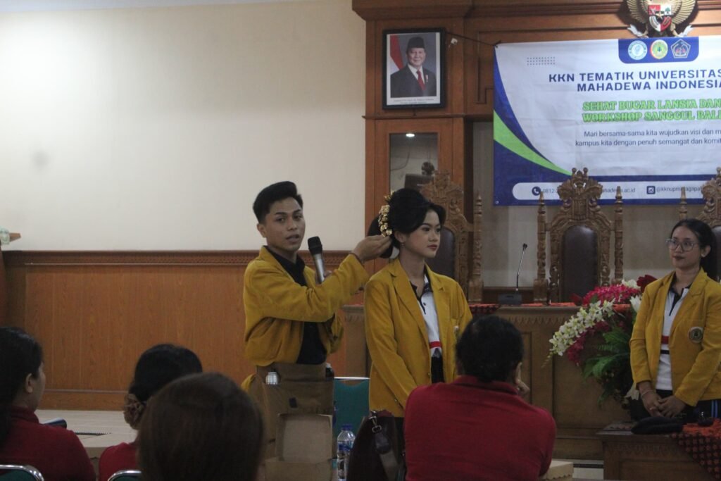Workshop Sanggul Bali: Saat Mahasiswa Turun Gunung, Ibu-Ibu Naik Level Gaya