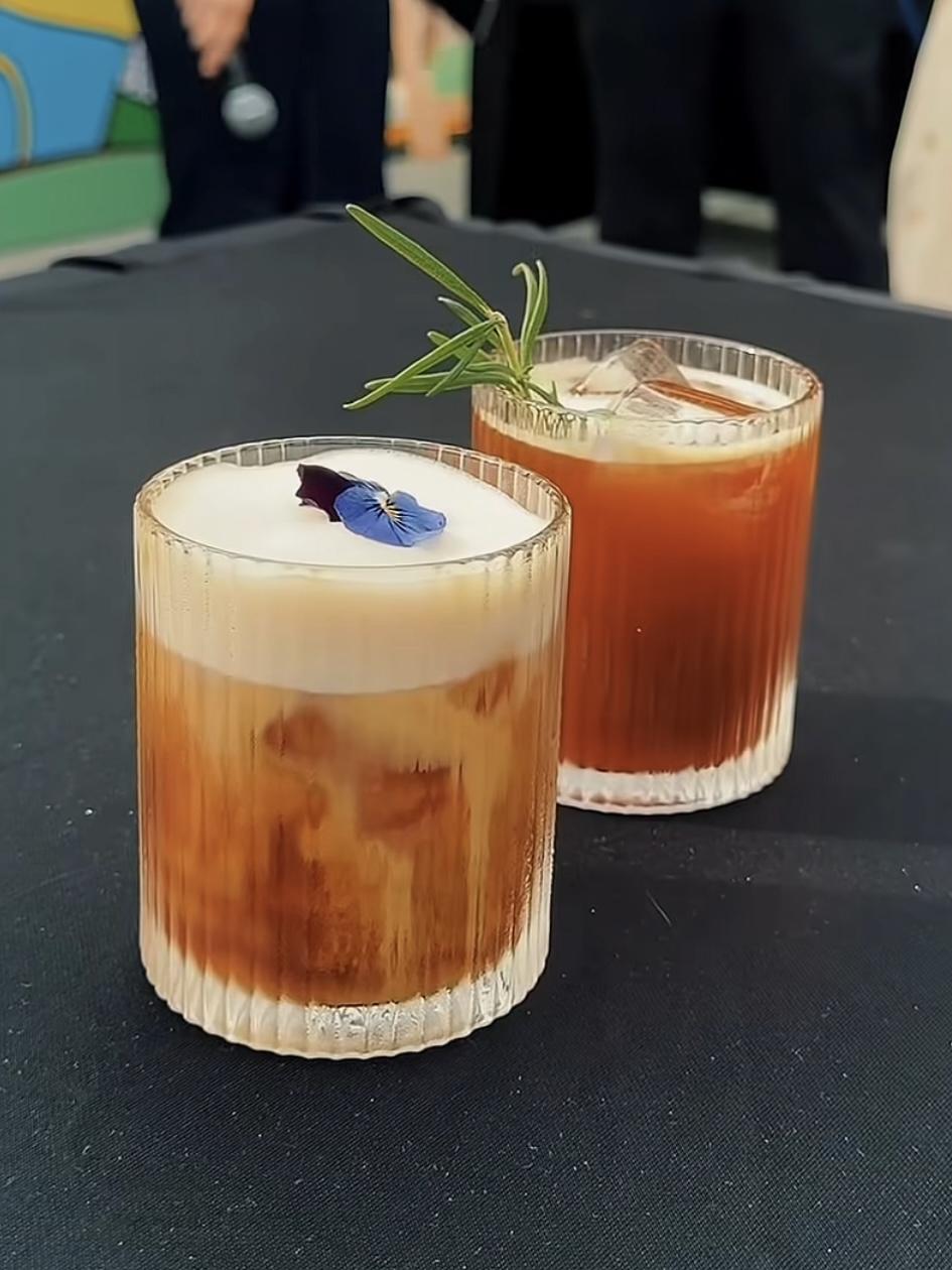 ‘Coffee In The Clouds’ Paling Padu: Kopi Panas, Udara Sejuk & Healing Sampai Lupa Dunia
