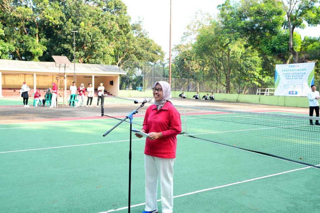 Tenis Eksibisi di Unila: Lapangan Panas, Silaturahmi Makin Keras!