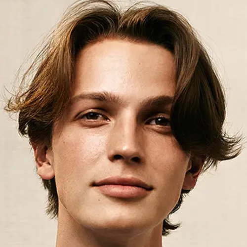7 Gaya Rambut Gondrong Tanggung Biar Makin Ganteng ala Petualang Bebas