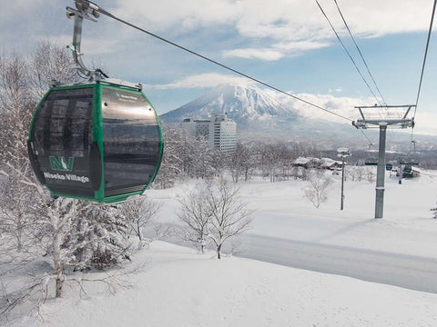 Liburan Musim Dingin Santai di Niseko: Dari Ski Powder Sampai Onsen & Susu Segar