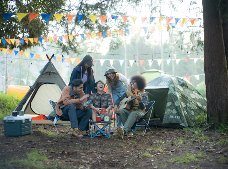 15 Perlengkapan Camping Wajib Bawa Biar Malam di Tenda Tetap Nyaman dan Seru