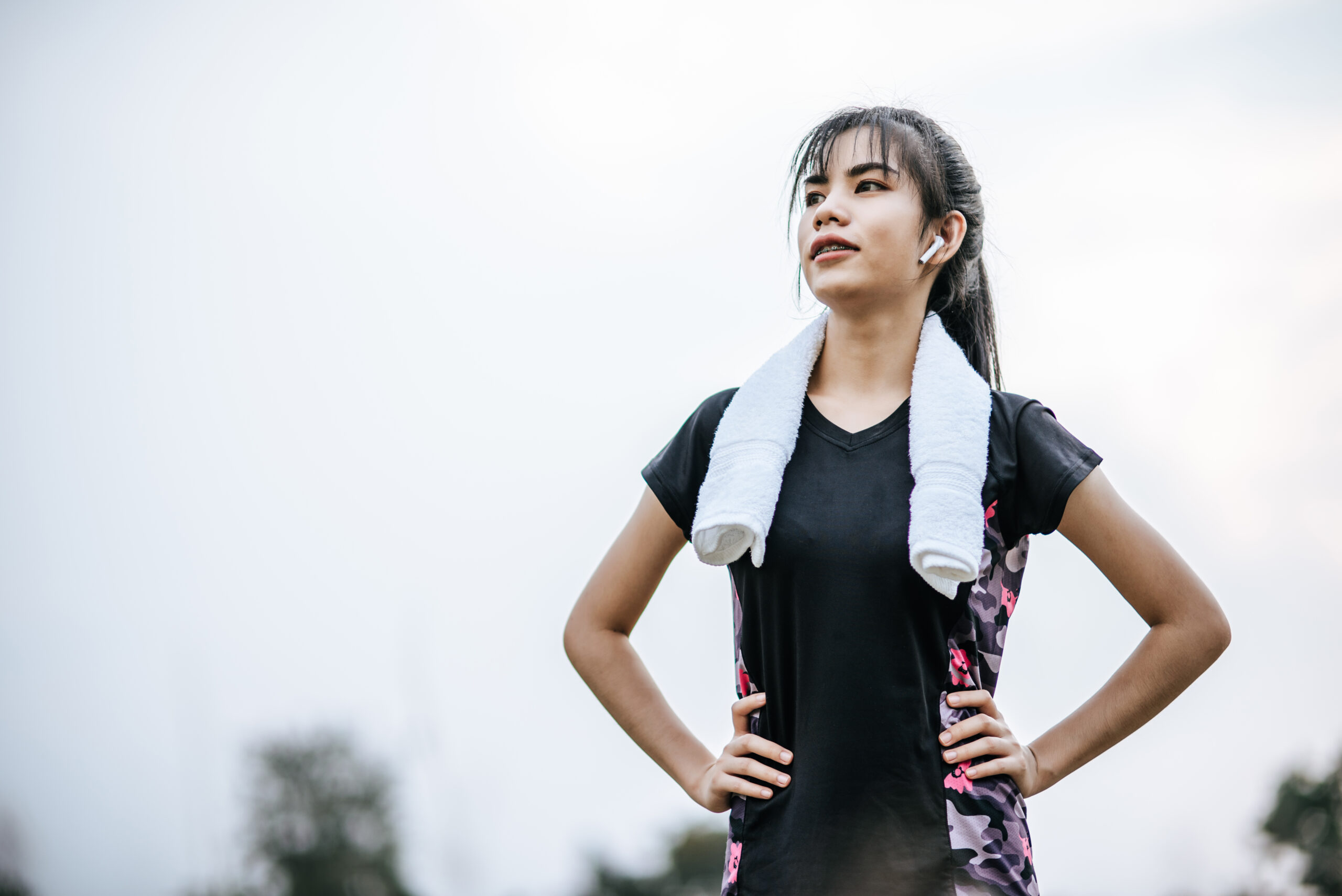 Sering Workout Bikin Wajah Cepat Tua? Ini Jawaban Ilmiahnya (Plus Tips Anti-Aging untuk Gym & Pilates Lovers)