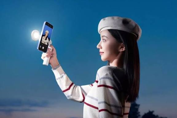 Lampu Flash Magnet Oppo yang Nempel di iPhone: Kecil, Cerdas, dan Bikin Foto Naik Level!