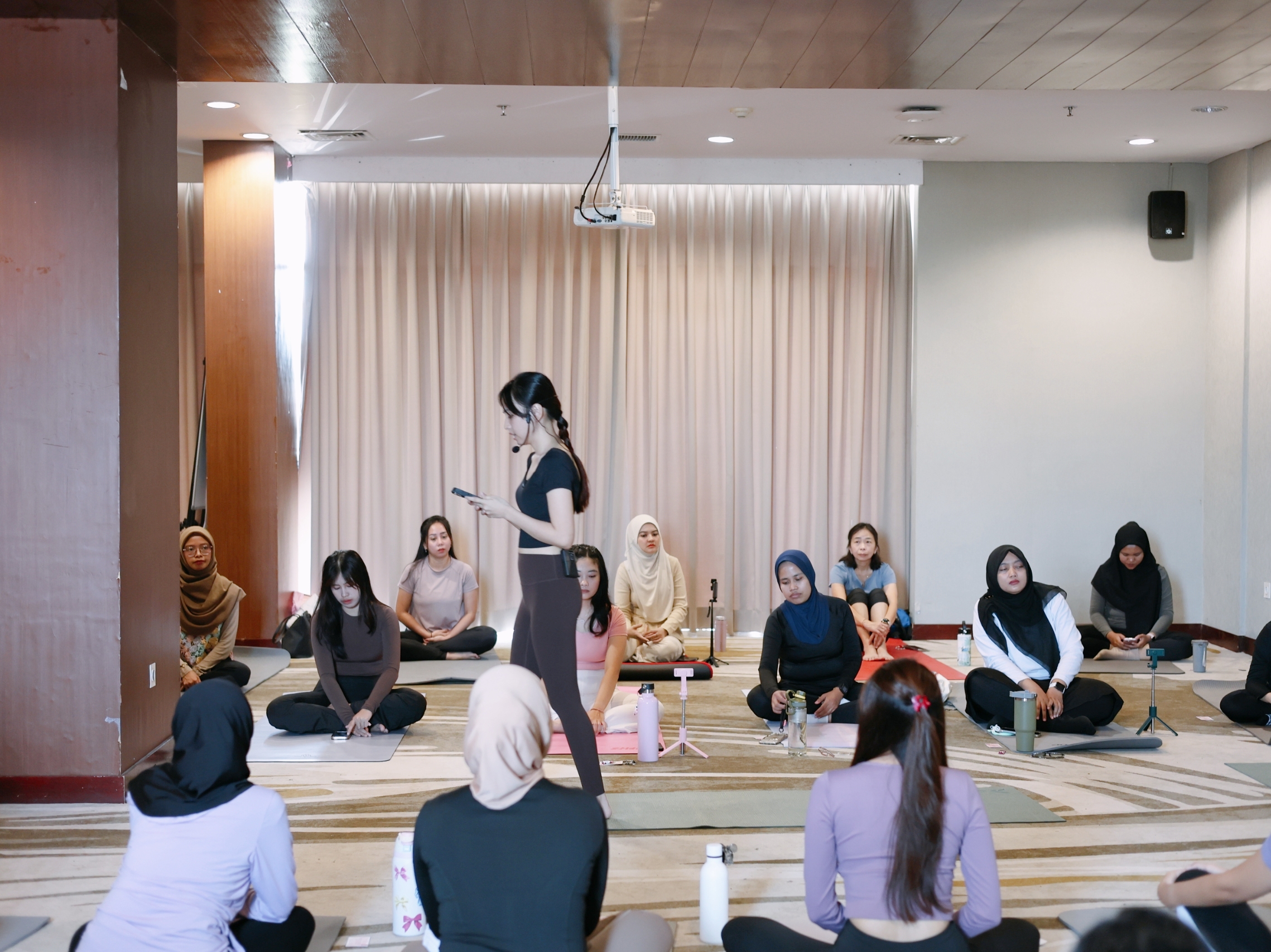 Bunga Yoga di Bogor: 7 Menit Kriya yang Mengubah Cara Saya Memandang Duka