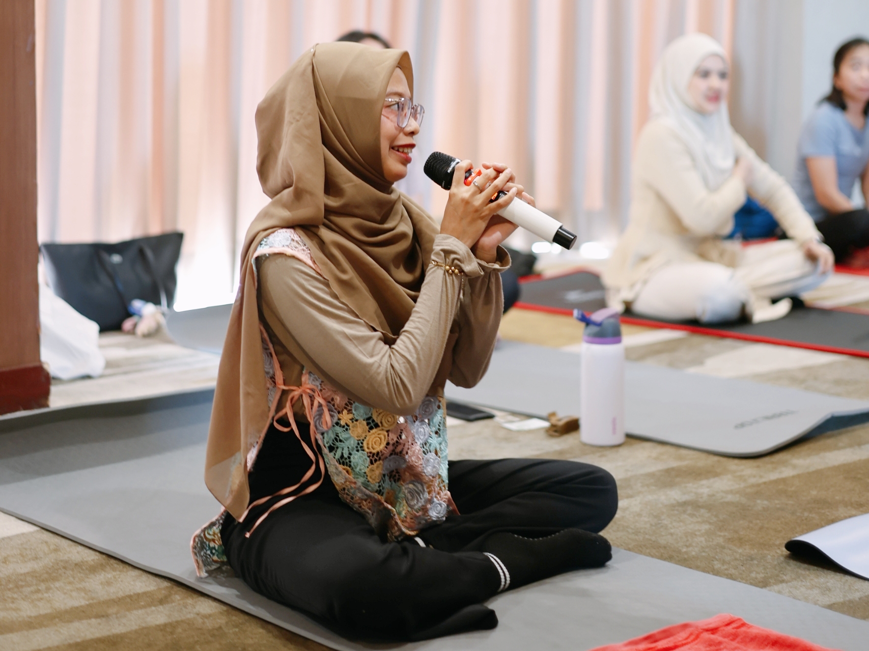 Bunga Yoga di Bogor: 7 Menit Kriya yang Mengubah Cara Saya Memandang Duka
