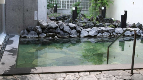 Liburan Musim Dingin Santai di Niseko: Dari Ski Powder Sampai Onsen & Susu Segar