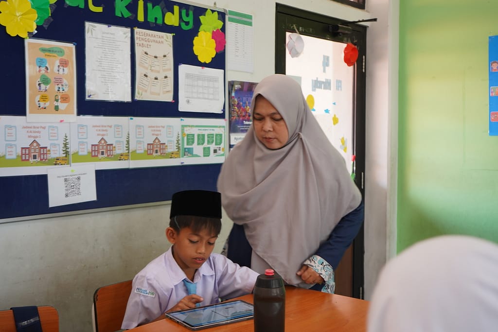 Belajar Pakai Tablet di SD Al Muslim: Serunya Kelas Digital Sejak Dini