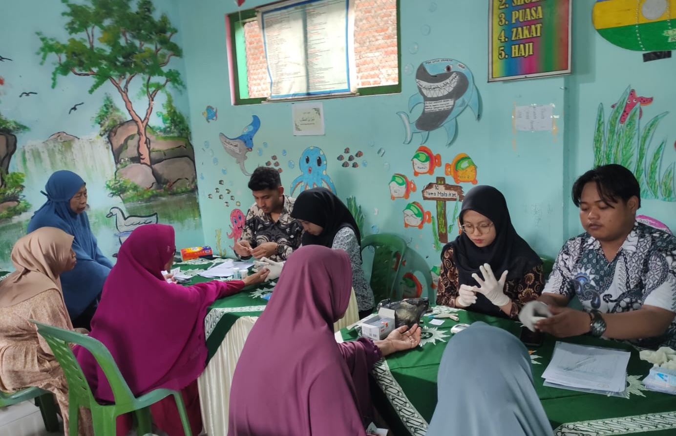 FGK Umsida Bawa Senyum Sehat ke Usia Senja: Dari Cek Gigi Gratis Sampai Psikoedukasi Lansia