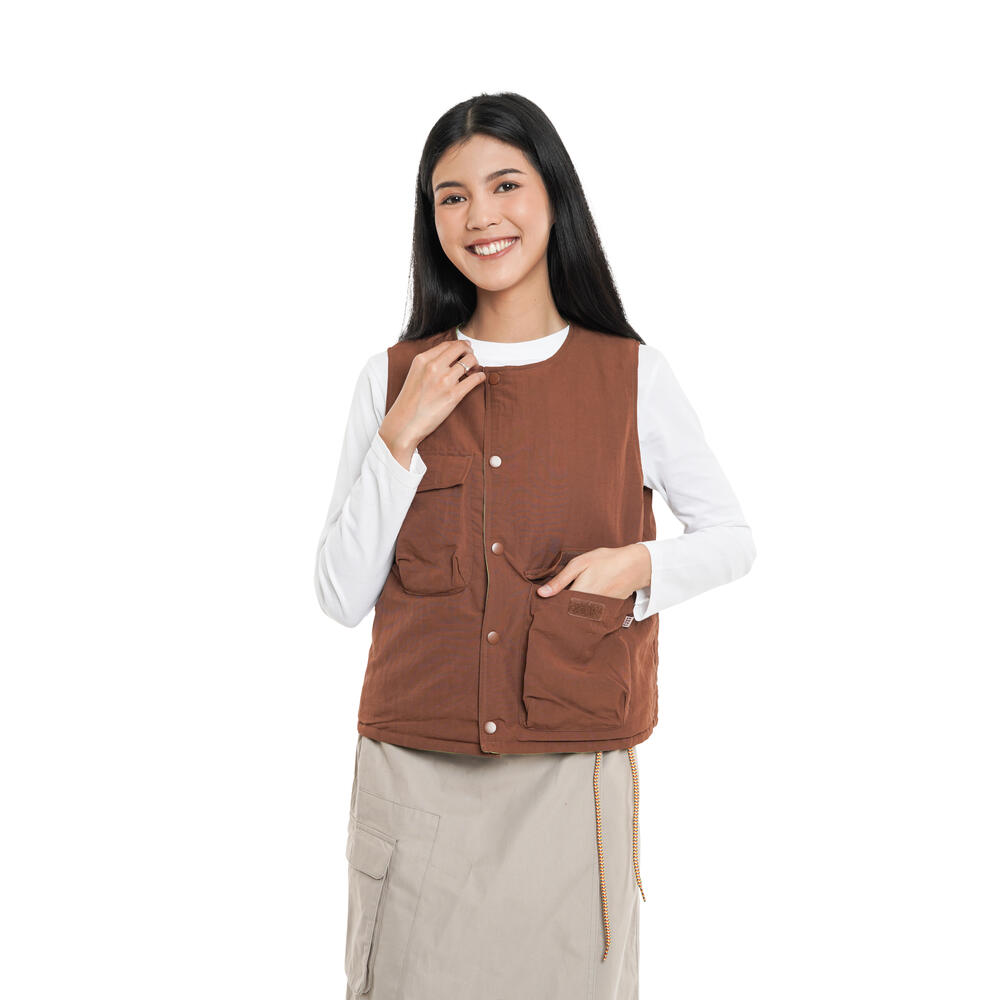 Women Varsha Reversible Vest merupakan rompi vest wanita dari EIGER