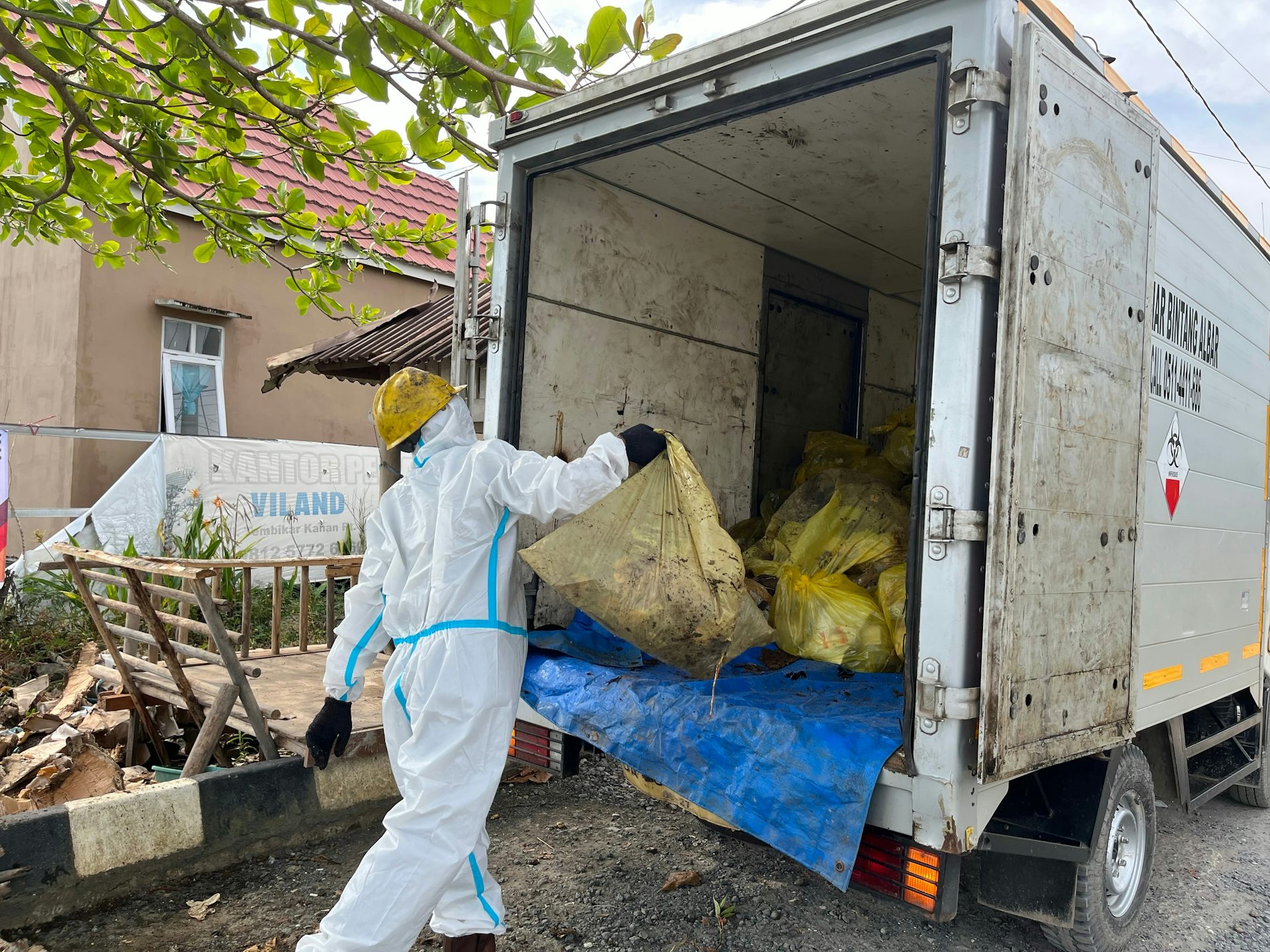 Diam-Diam Bikin Bumi Kewalahan: Sampah Plastik Klinik Gigi dan Cara Menguranginya
