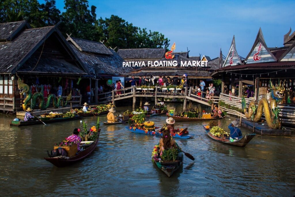Pattaya Floating Market: Surga Belanja, Jajan, dan Hunting Foto Kekinian di Atas Air
