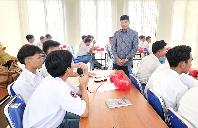 Siap Kerja di Era AI: Begini Cara SMK Latih Siswa Biar Nggak Cuma Jadi Pengguna Teknologi