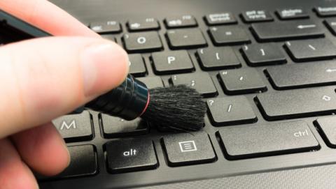 Keyboard Laptop Tiba-Tiba Mati Total? Coba 5 Trik Ini Sebelum Panik!