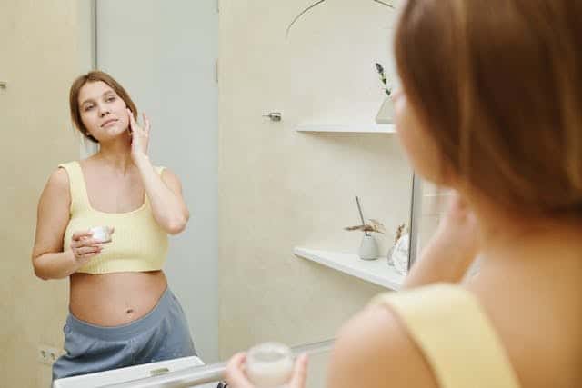 Propilen Glikol di Skincare: Bahan Sintetis yang Diam-Diam Bikin Kulit Lebih Glowing