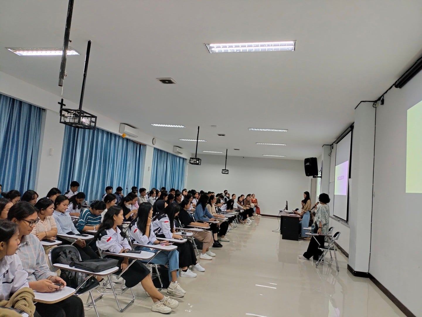Talk Smart di Era Digital: Rahasia Membangun Koneksi yang Buka Pintu Kesempatan