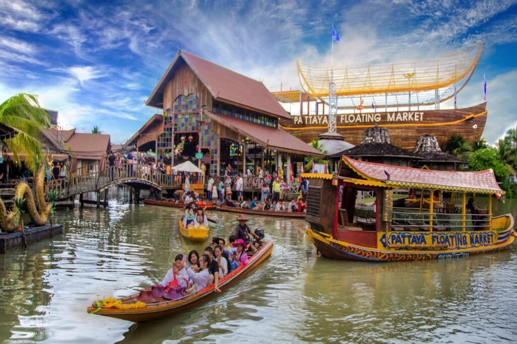 Pattaya Floating Market: Surga Belanja, Jajan, dan Hunting Foto Kekinian di Atas Air